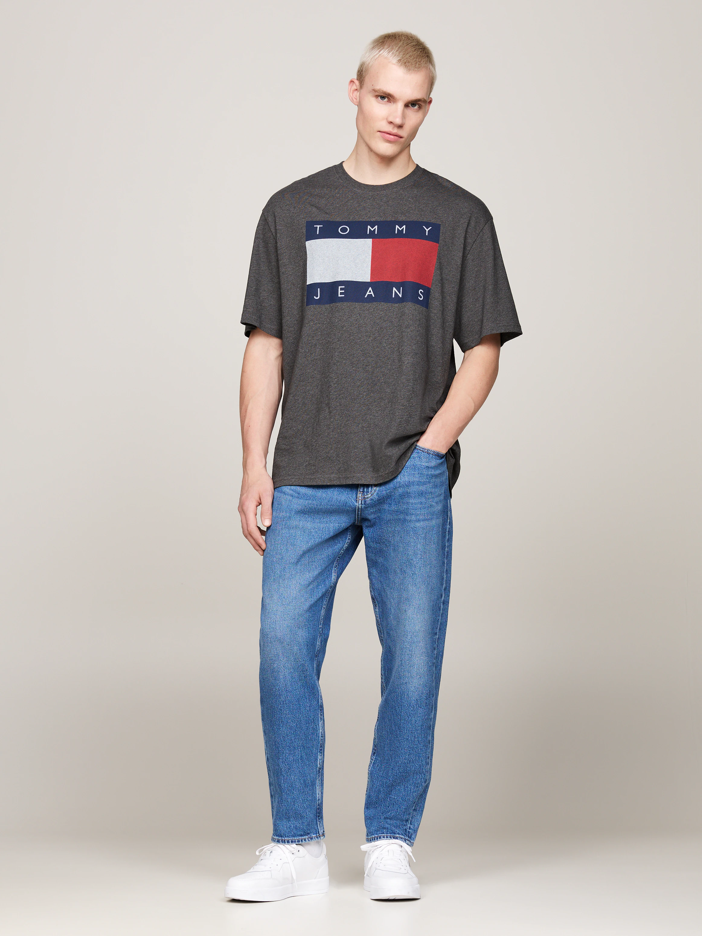 Tommy Jeans T-Shirt "TJM RLX MELANGE FLAG TEE", mit grpßem Logo-Druck günstig online kaufen