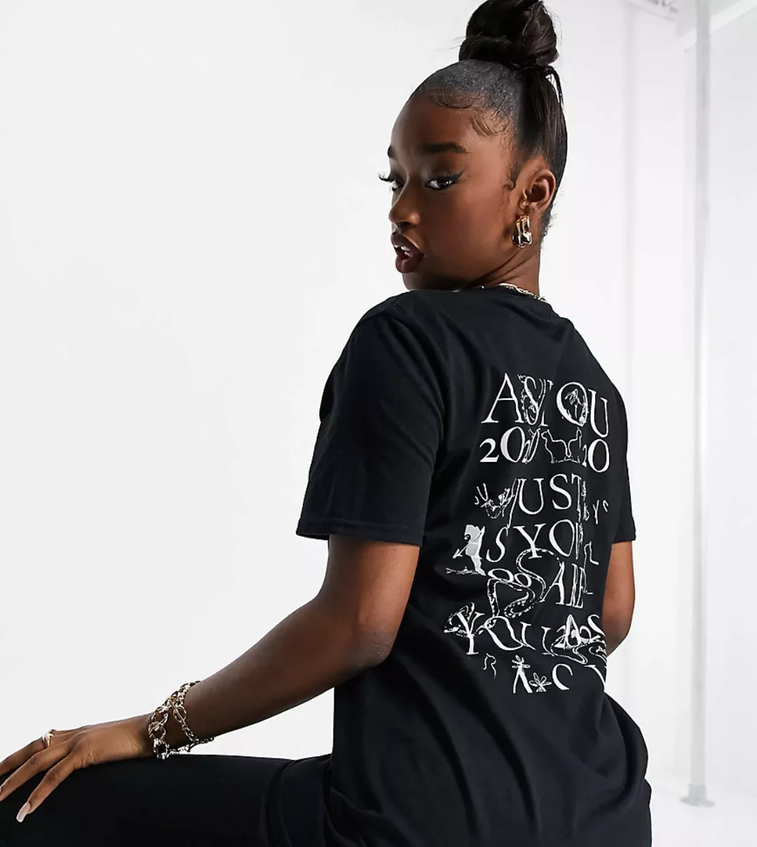 ASYOU – T-Shirt in Schwarz mit Monogramm-Grafikprint günstig online kaufen