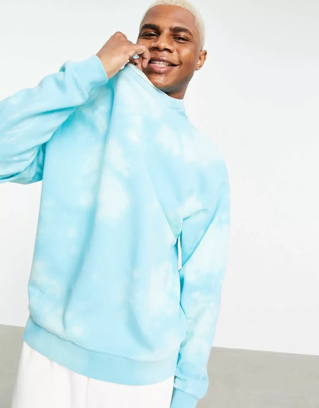 ASOS DESIGN – Oversize-Sweatshirt in ausgebleichter Waschung in Hellblau günstig online kaufen