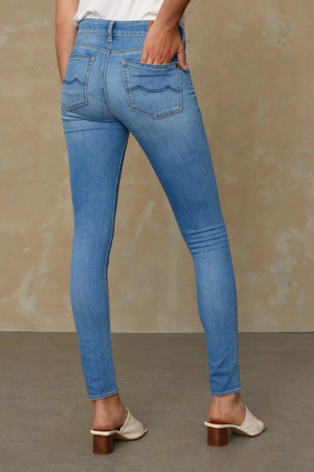 Slim-fit Jeans Aus Recycling Und Bio Baumwolle - Juno High - Veggie Light günstig online kaufen