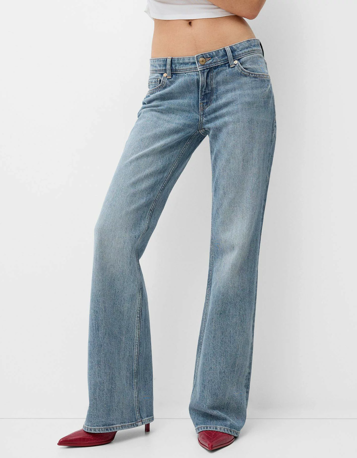 Bershka Low Waist Bootcut-Jeans Damen 38 Ausgewaschenes Blau günstig online kaufen