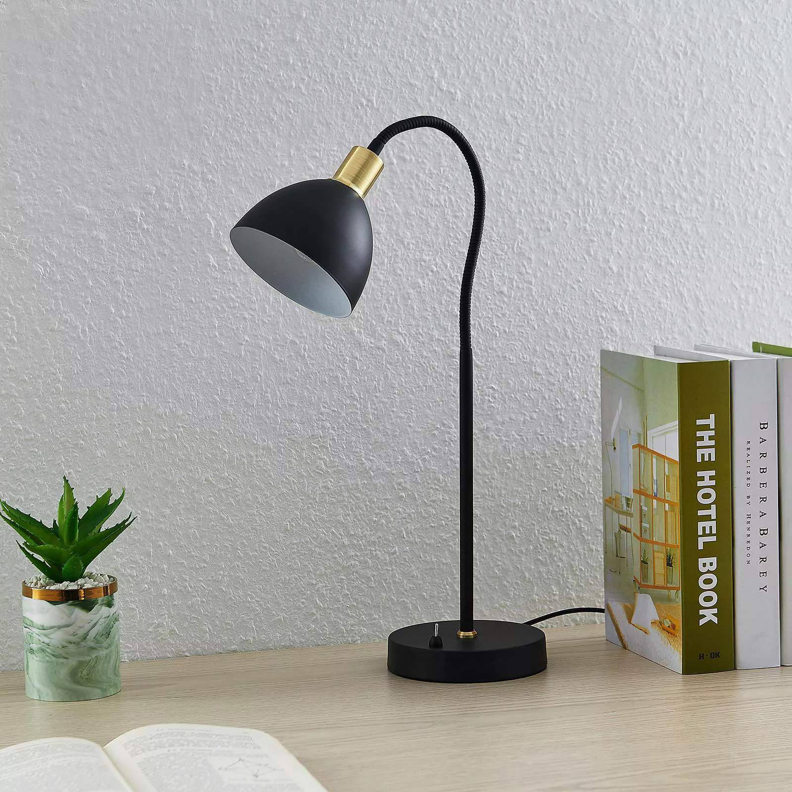 Lindby Genora Tischlampe in Schwarz günstig online kaufen