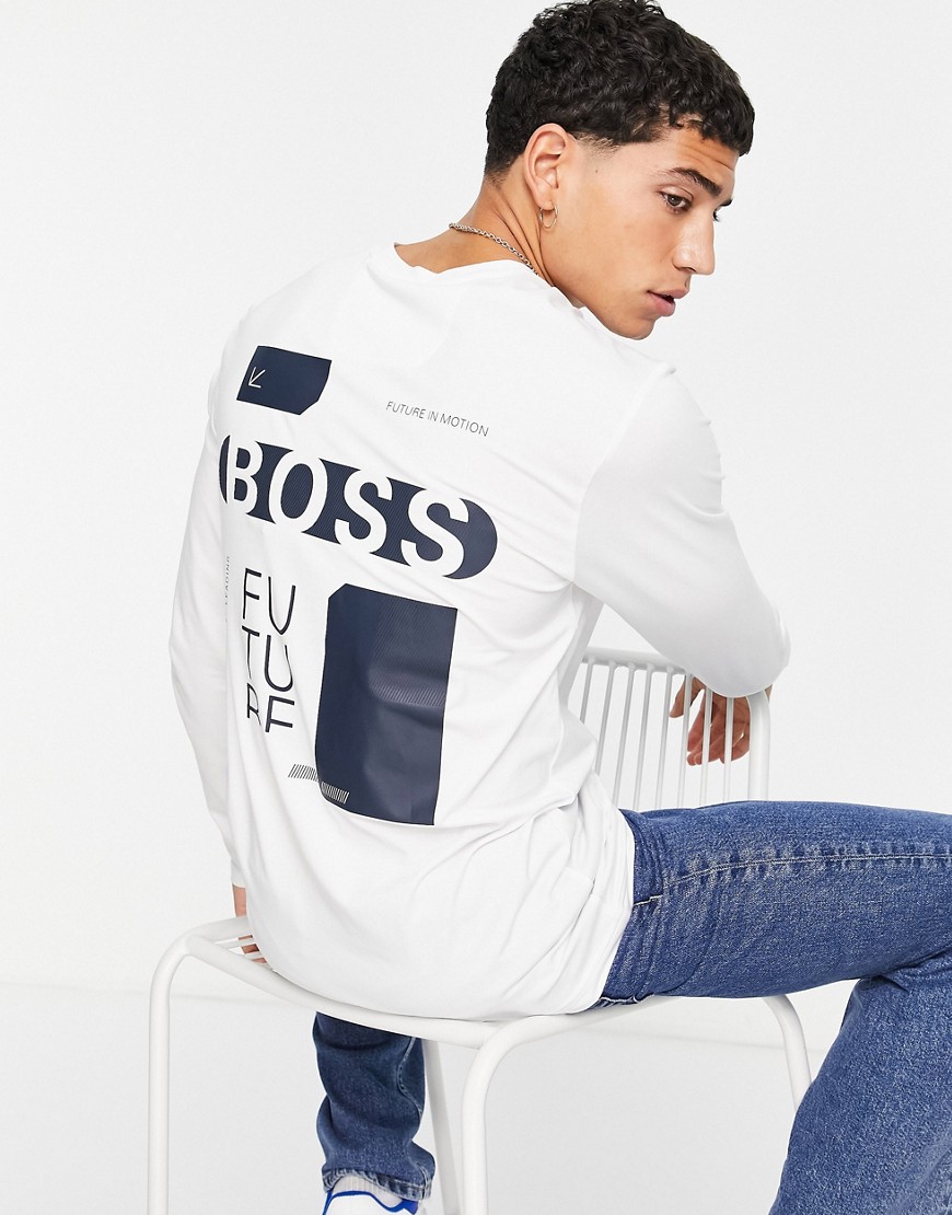 BOSS Athleisure – Togn 2 – Langärmliges Oberteil in Weiß mit großem Rückenp günstig online kaufen