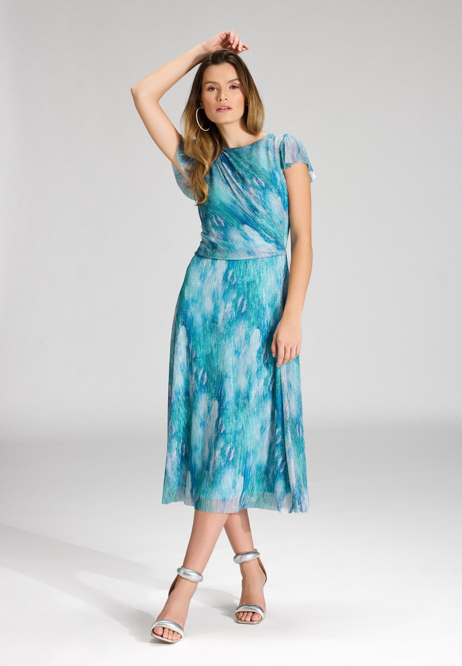 SWING Cocktailkleid Taillierter Schnitt mit ausgestelltem günstig online kaufen