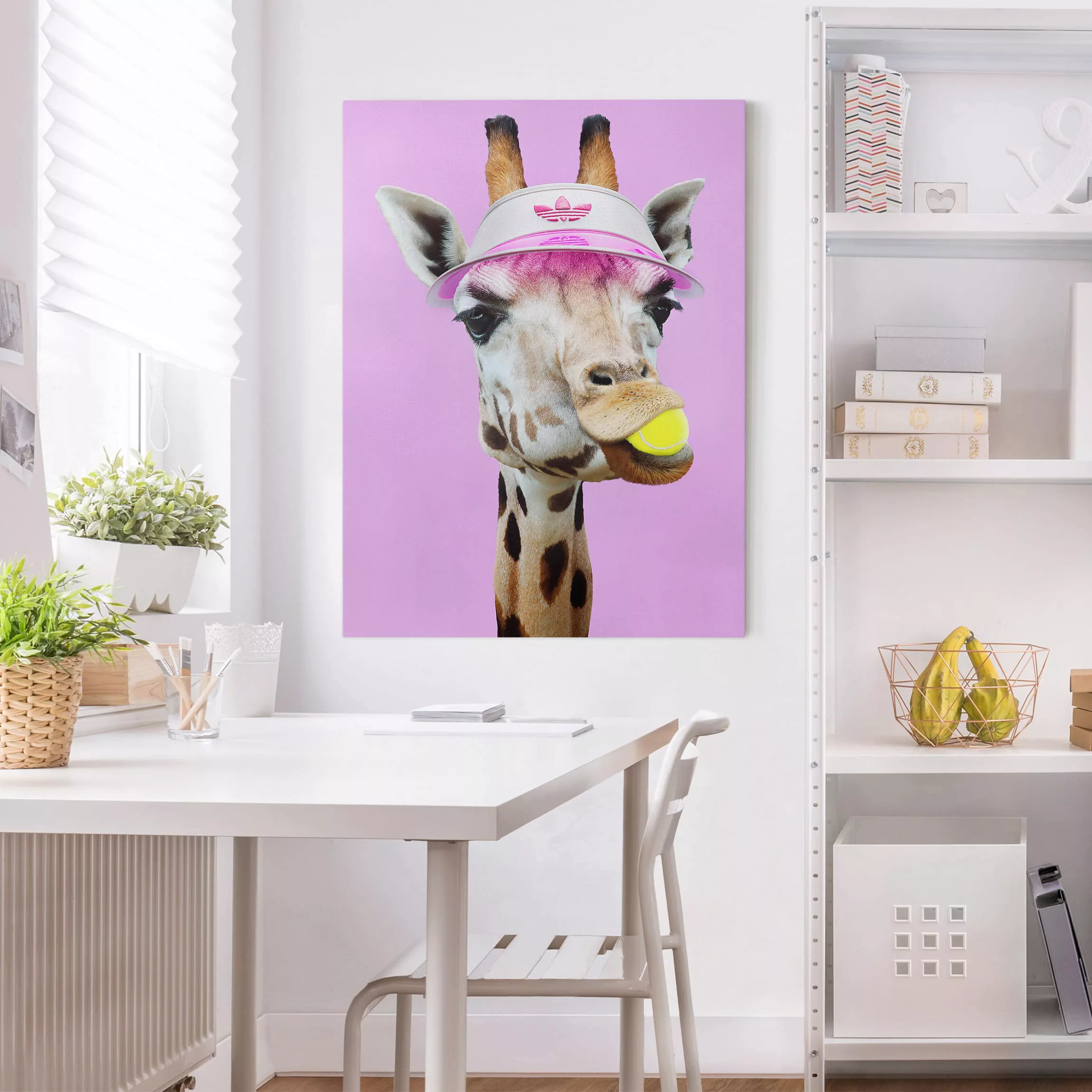 Leinwandbild Kinderzimmer - Hochformat Giraffe beim Tennis günstig online kaufen