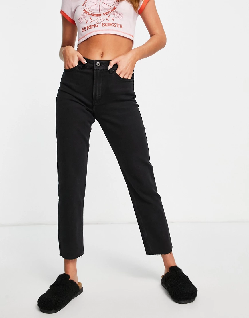 Only – Emily – Jeans in Schwarz mit geradem Bein und offenkantigem Saum günstig online kaufen