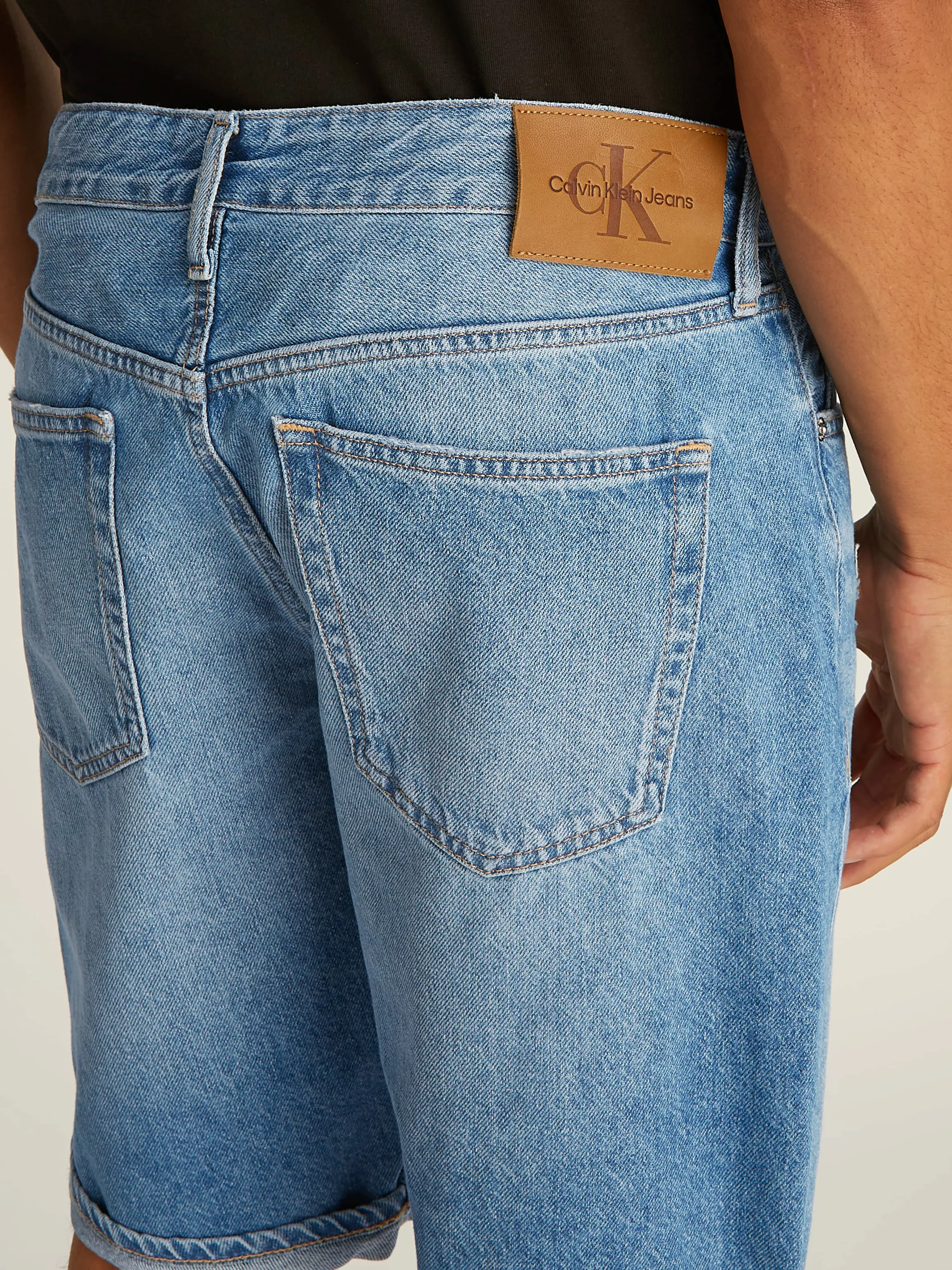 Calvin Klein Jeans Shorts "REGULAR SHORT", in mittelblauer Waschung günstig online kaufen