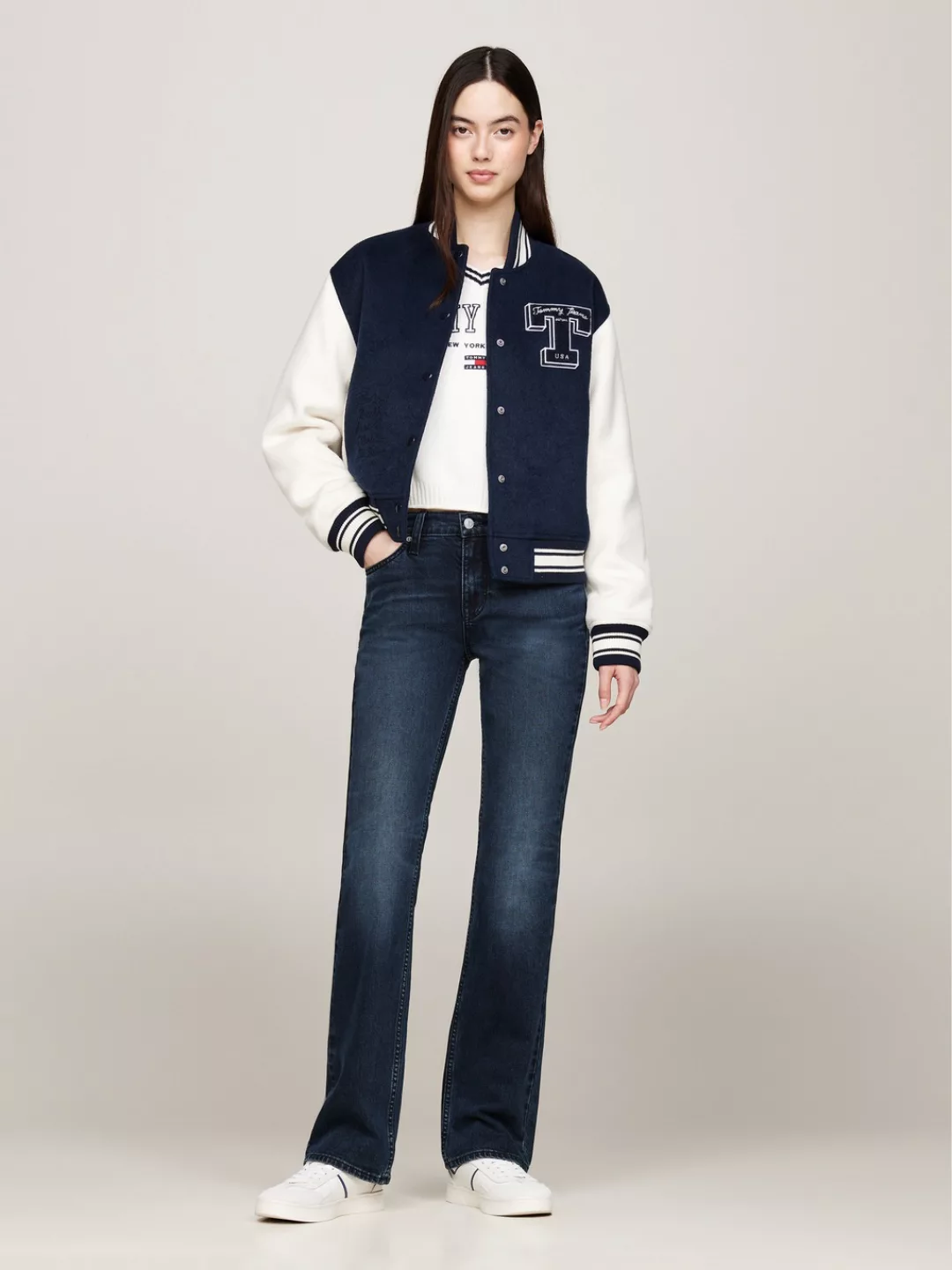 Tommy Jeans Bootcut-Jeans MADDIE MD BC DH5161 mit Logo-Badge und Stickereie günstig online kaufen