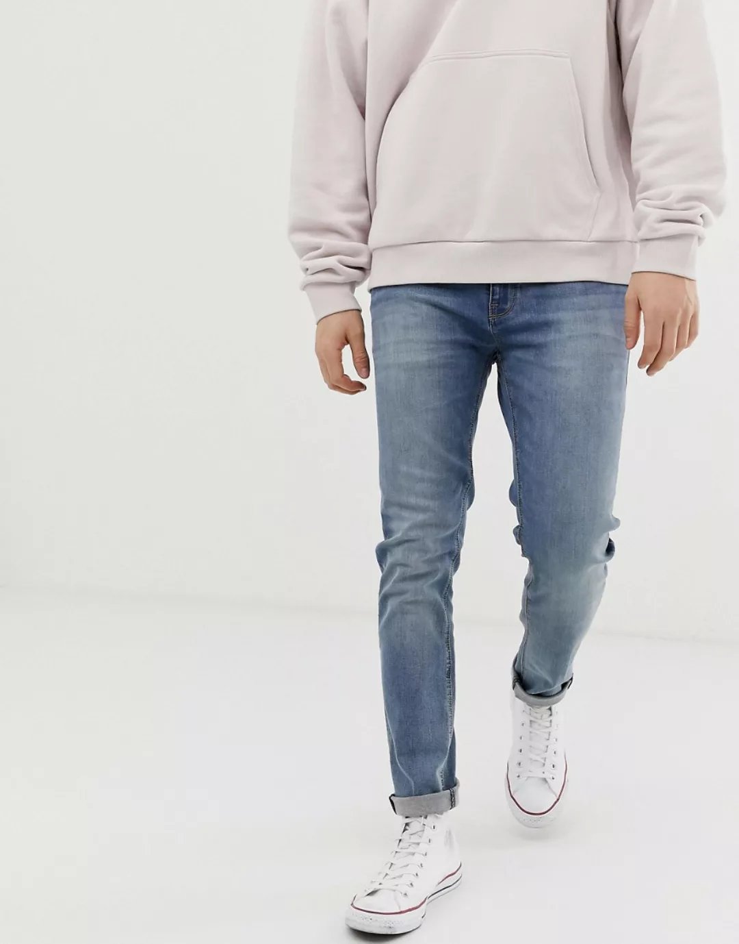 ASOS DESIGN – Enge Jeans in mittlerer Waschung-Blau günstig online kaufen