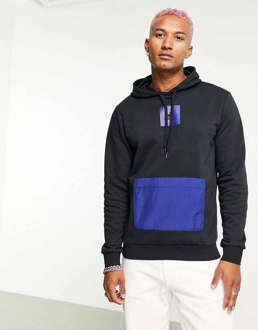 adidas – Sportstyle – Fleece-Kapuzenpullover mit Tasche im Farbblockdesign günstig online kaufen