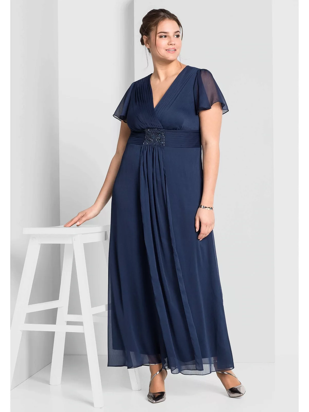 Sheego Abendkleid "Große Größen", mit Schmuckbrosche günstig online kaufen