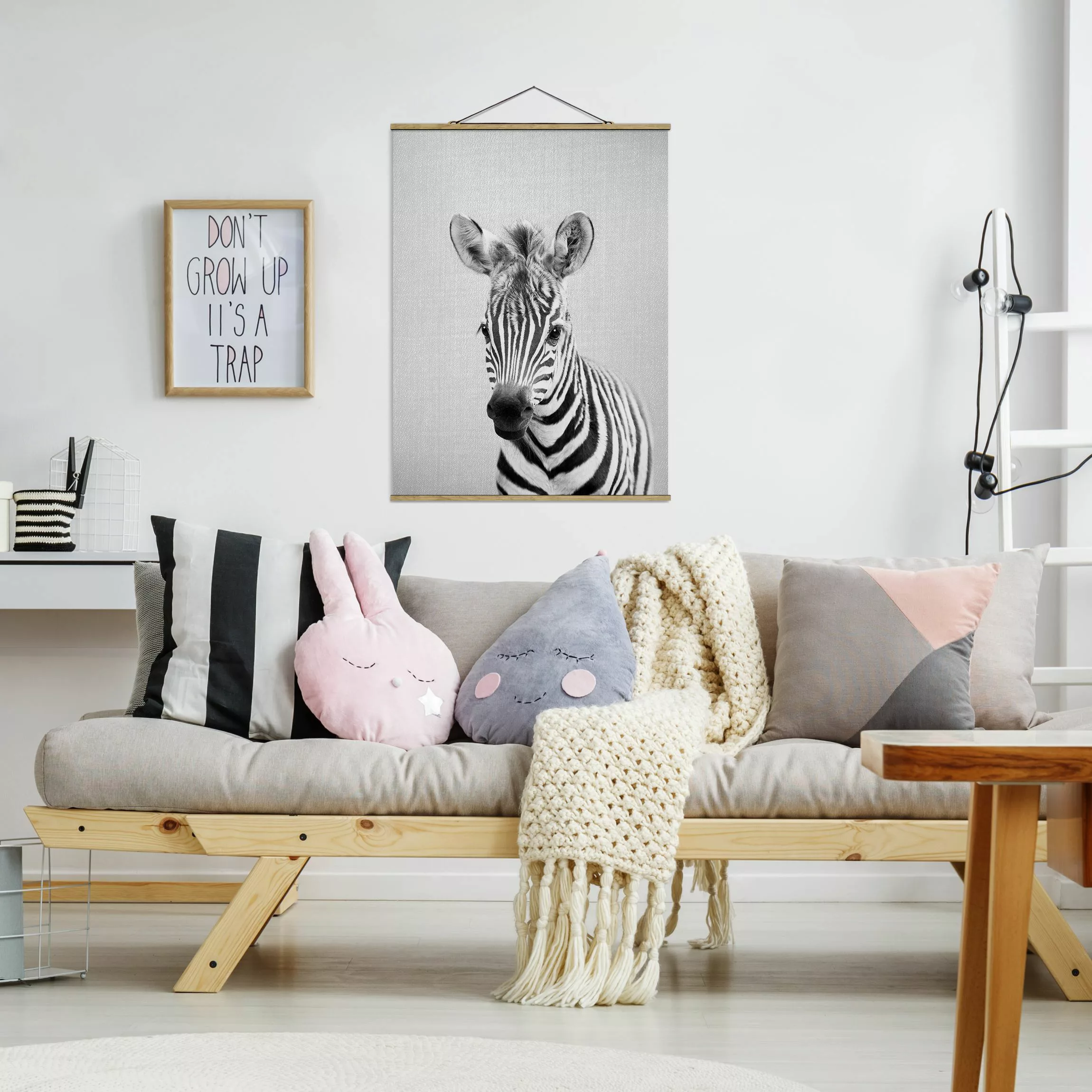 Stoffbild mit Posterleisten Baby Zebra Zoey Schwarz Weiß günstig online kaufen