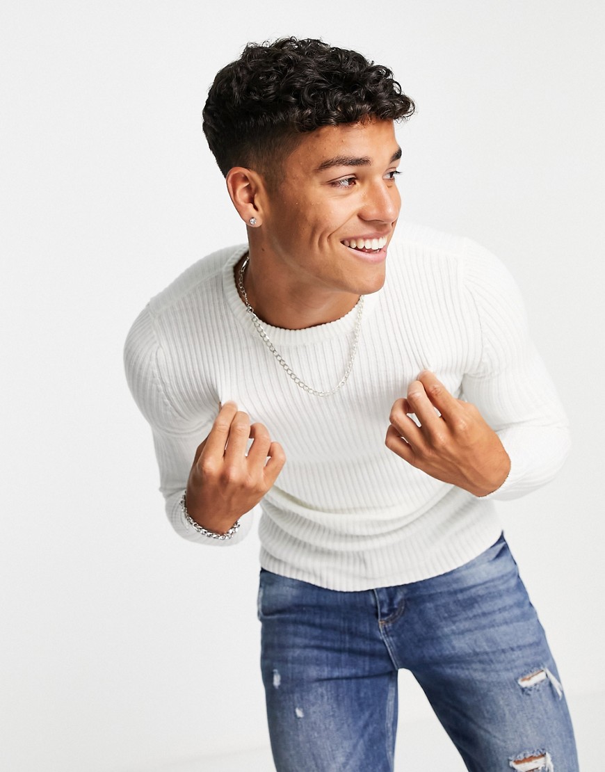 ASOS DESIGN – Gerippter Strickpullover in Weiß mit Muskelshirt-Passform und günstig online kaufen