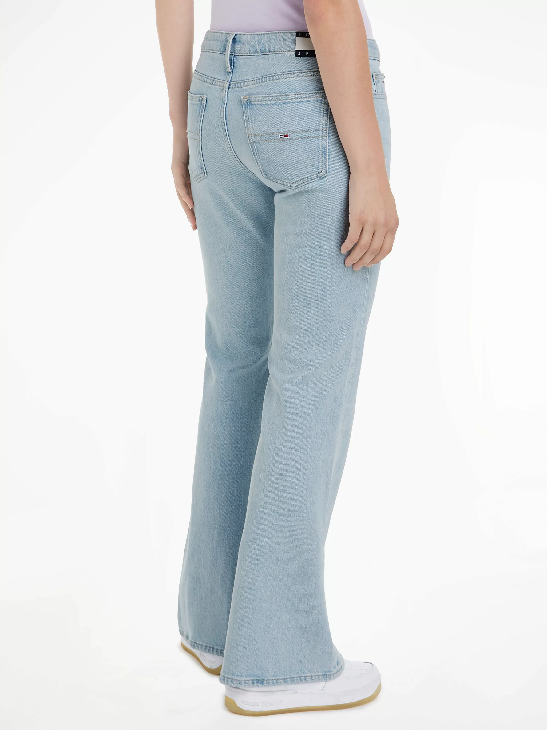 Tommy Jeans Bequeme Jeans "Sophie Low Wais Flare Wide", mit Ledermarkenlabe günstig online kaufen