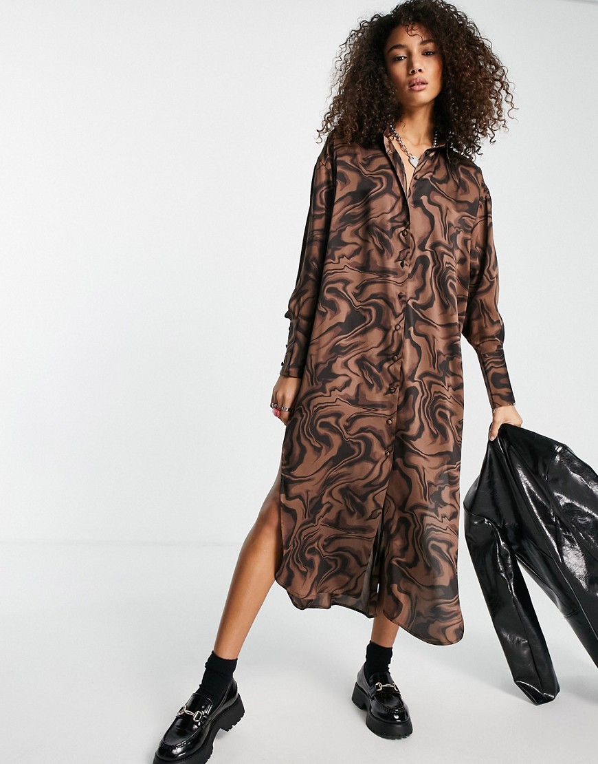 Topshop – Midi-Hemdkleid in Oversize-Passform aus Satin mit braunem Tierfel günstig online kaufen