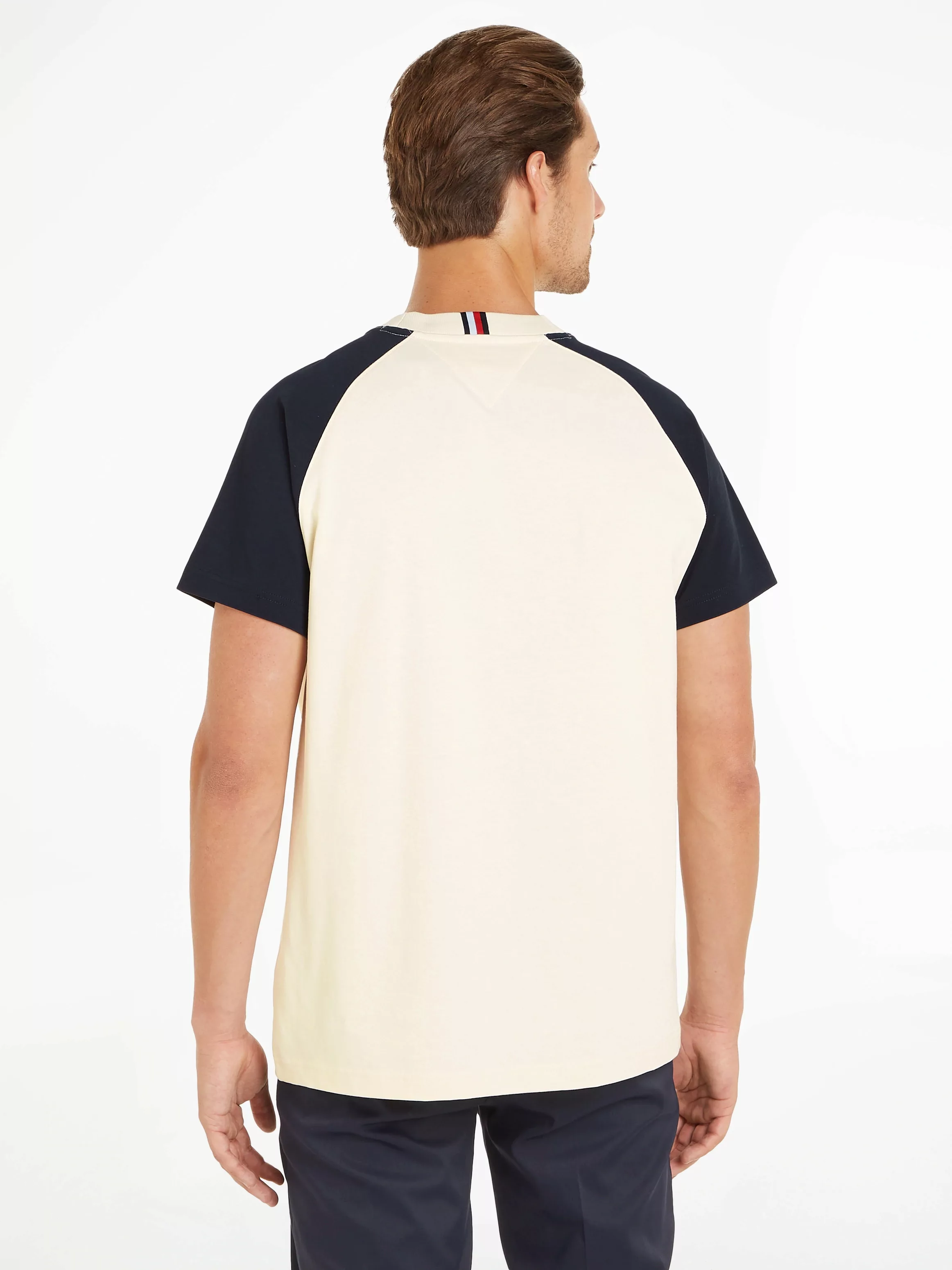 Tommy Hilfiger T-Shirt MONOTYPE RAGLAN COLORBLOCK TEE mit Rundhalsausschnit günstig online kaufen