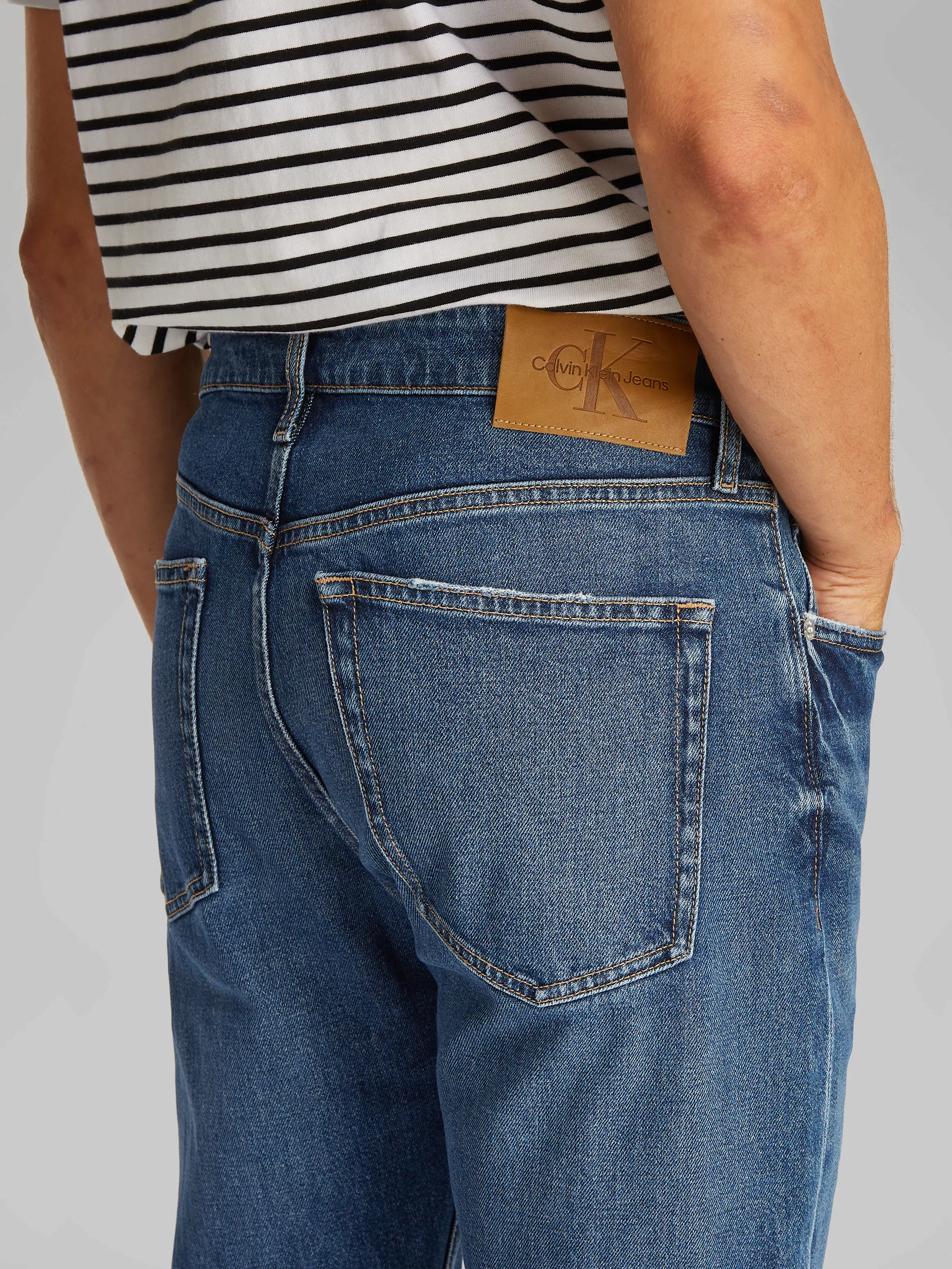 Calvin Klein Jeans Tapered-fit-Jeans "SLIM TAPER", in mittelblauer Waschung günstig online kaufen