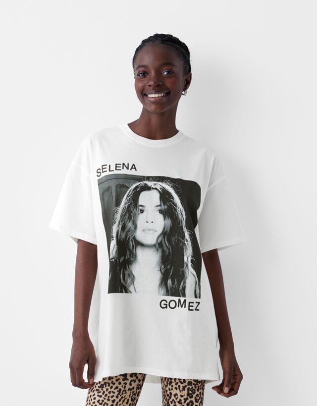 Bershka T-Shirt Selena Gomez Mit Kurzen Ärmeln Und Print Bskteen M Grbroche günstig online kaufen