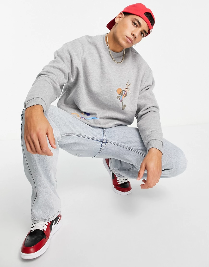 ASOS DESIGN – Space Jam: A New Legacy – Oversize-Sweatshirt in Kalkgrau mit günstig online kaufen