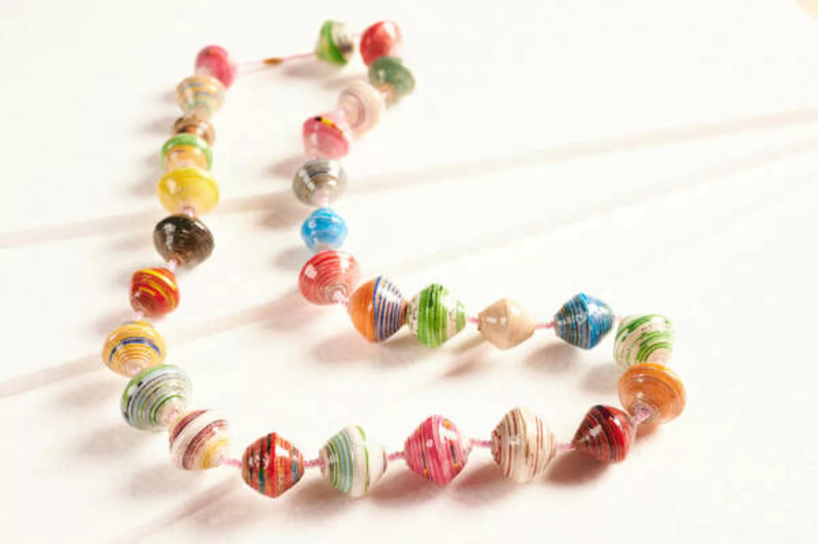Lange Halskette Aus Großen Papierperlen "Katogo Flower" günstig online kaufen