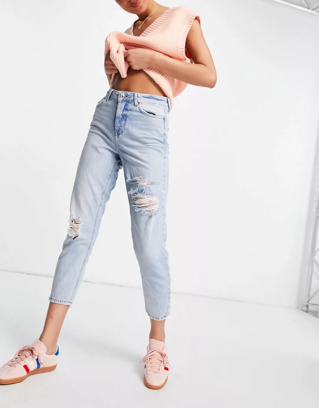 New Look – Zerrissene Mom-Jeans in Hellblau günstig online kaufen