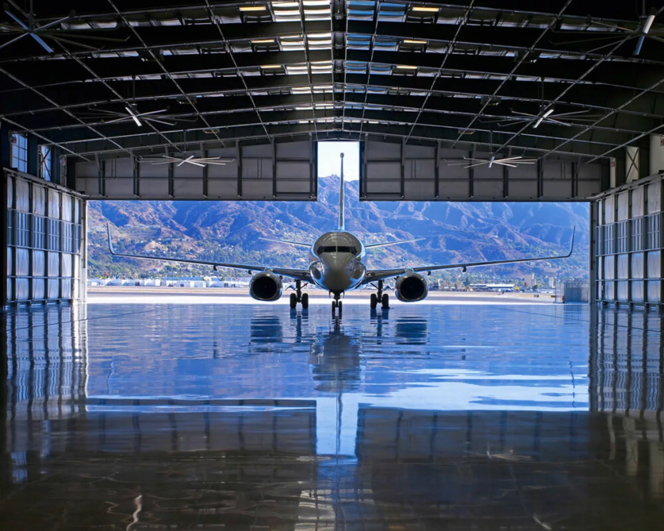 Fototapete "Flugzeughalle" 4,00x2,50 m / Glattvlies Perlmutt günstig online kaufen