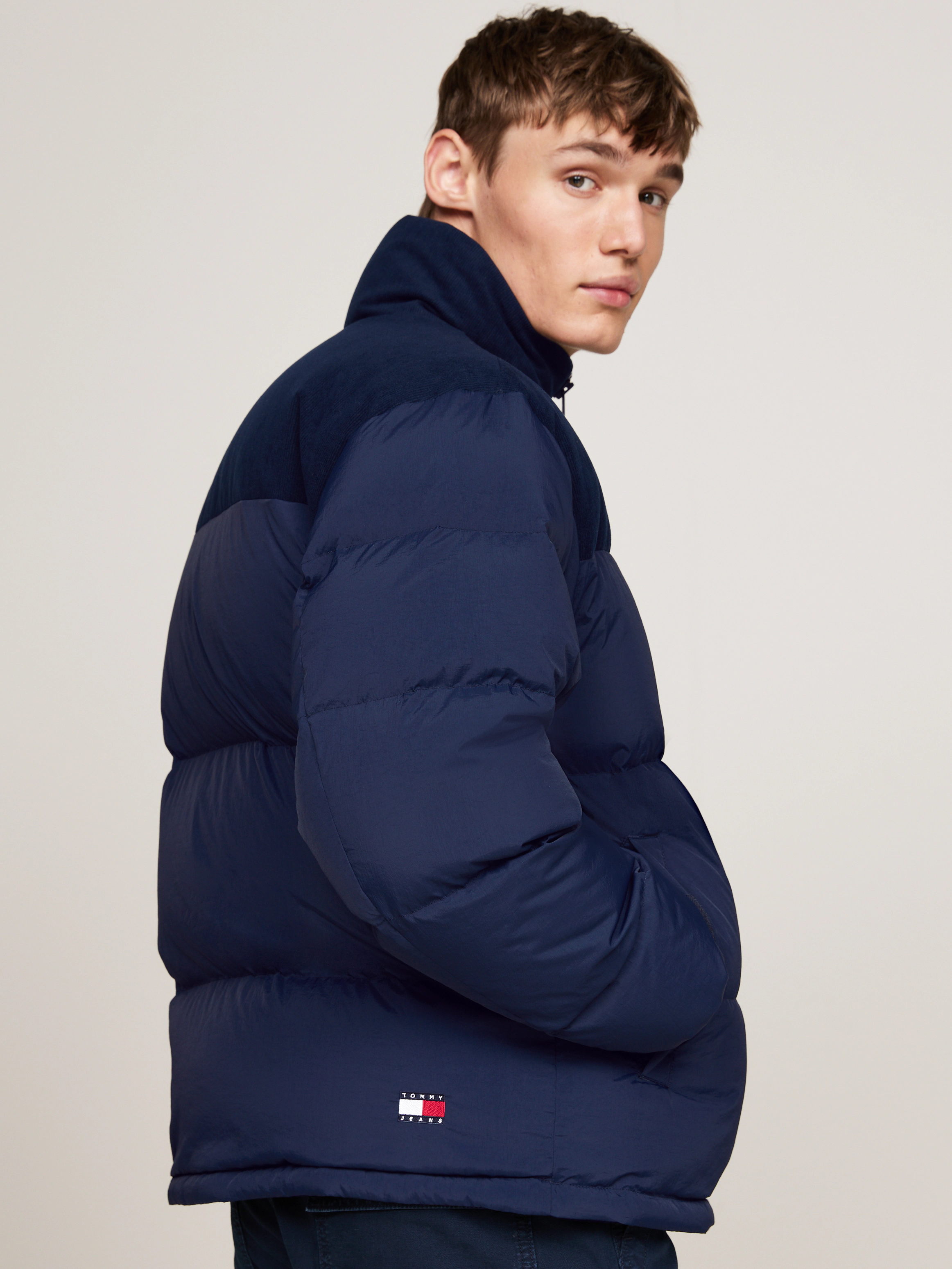 Tommy Jeans Steppjacke TJM CORD MIX ALASKA PUFFER mit Cord-Einsätze auf Bru günstig online kaufen