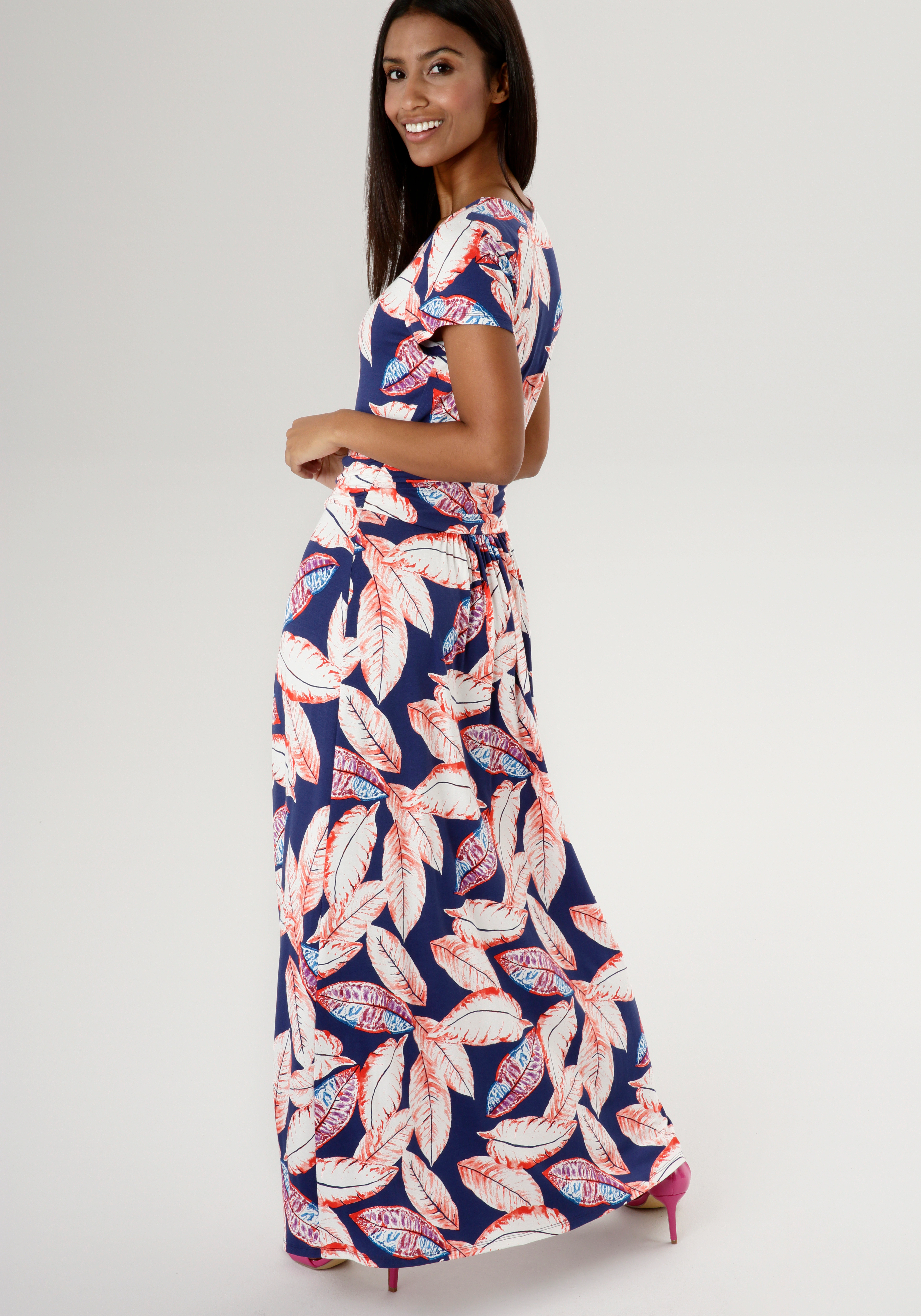 Aniston SELECTED Sommerkleid, mit großem Blätterdruck und geraffter Taille günstig online kaufen