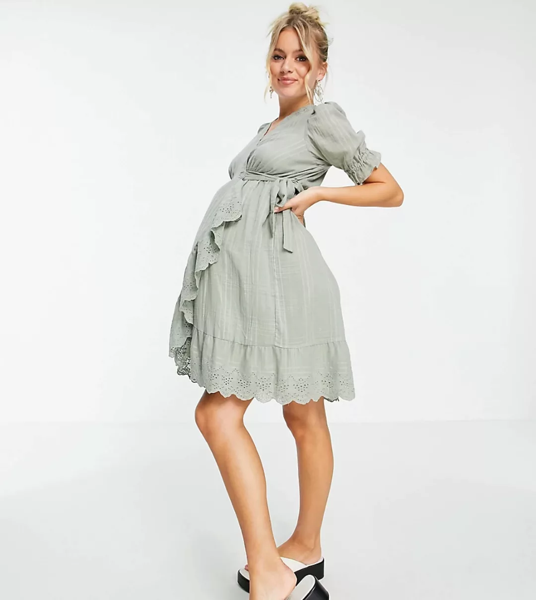 ASOS DESIGN Maternity – Mini-Wickelkleid mit Lochstickerei-Bordüre und farb günstig online kaufen