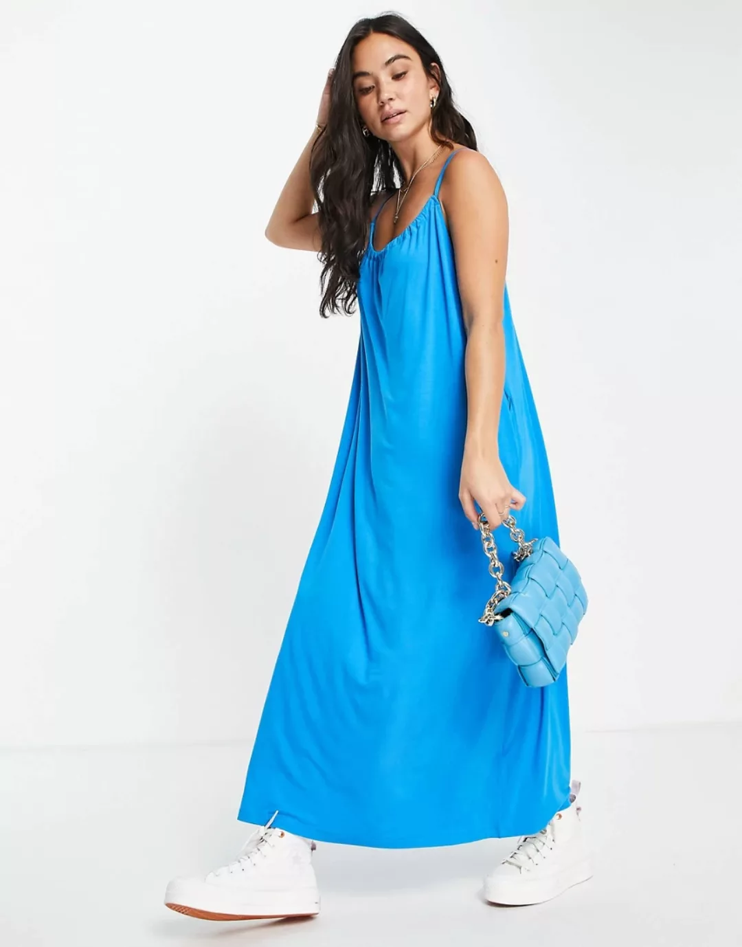 ASOS DESIGN – Midi-Sommerkleid mit gerafftem Ausschnitt, Trägern und Tasche günstig online kaufen