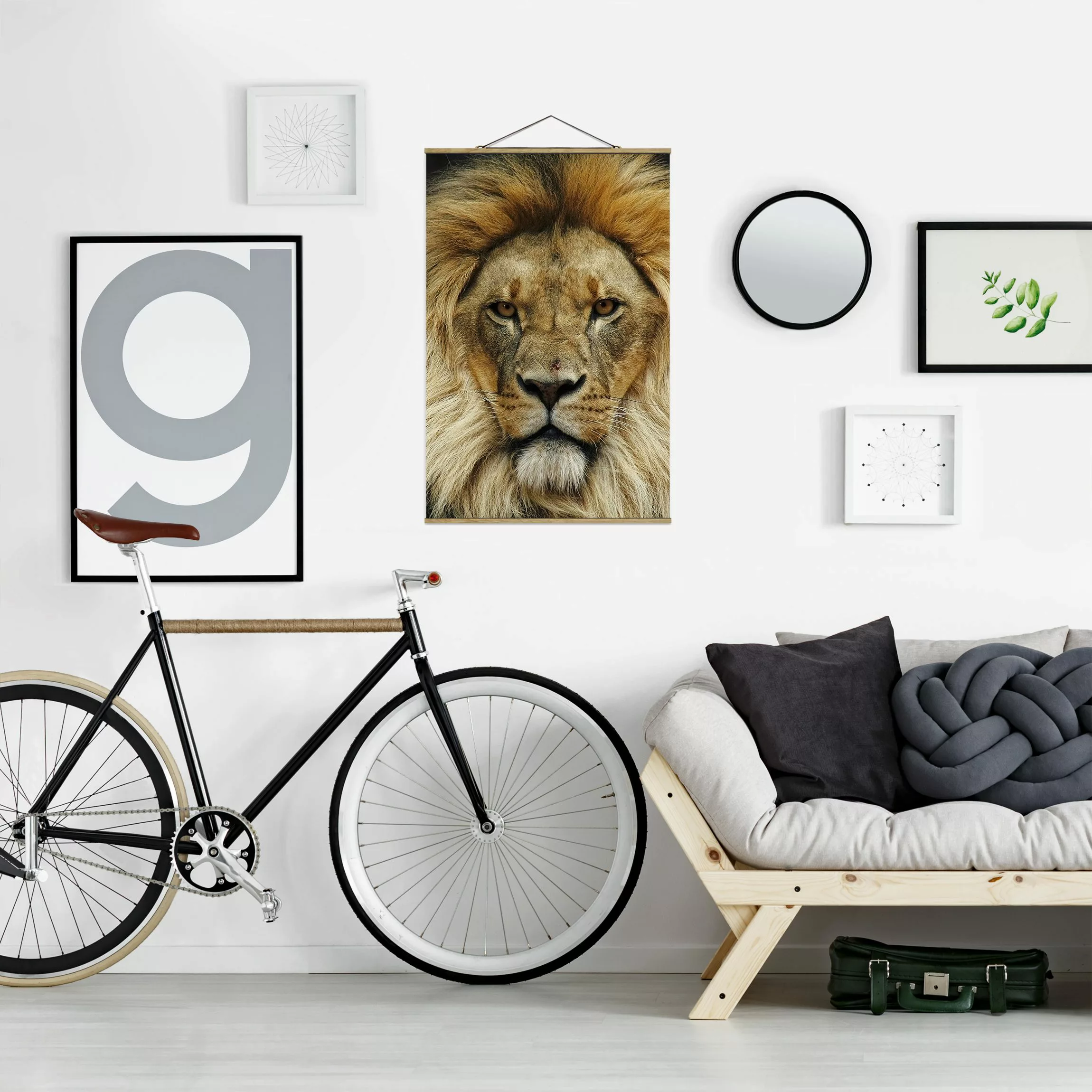 Stoffbild Tiere mit Posterleisten - Hochformat Wisdom of Lion günstig online kaufen