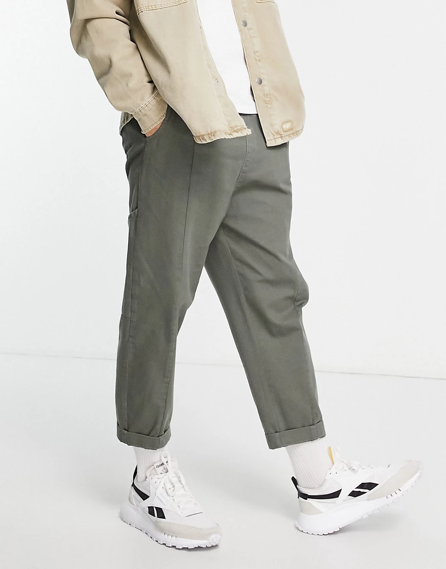 Bershka – Locker geschnittene Hose in Grau mit tiefem Schritt günstig online kaufen