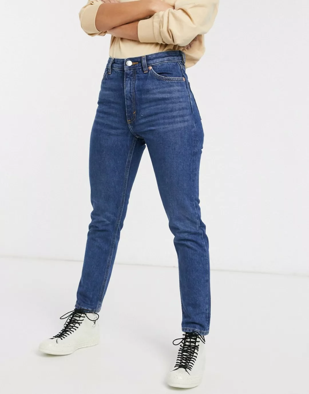 Monki – Kimomo – Staubblaue Mom-Jeans mit hoher Taille aus Bio-Baumwolle günstig online kaufen