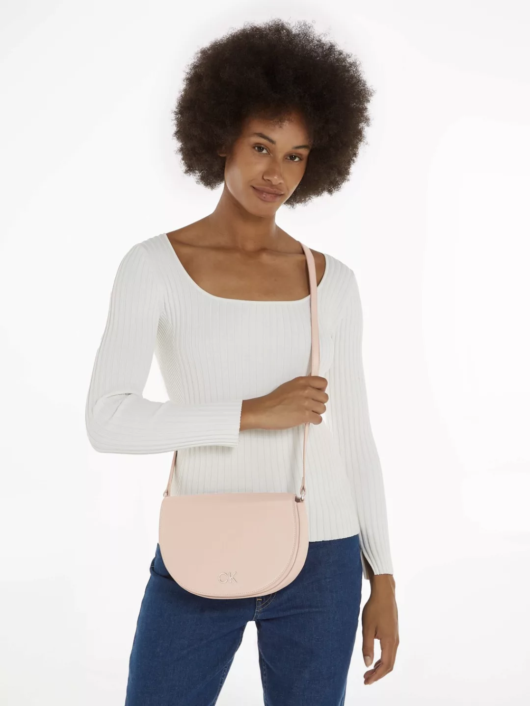 Calvin Klein Umhängetasche "CK DAILY SADDLE BAG PEARLIZED" günstig online kaufen