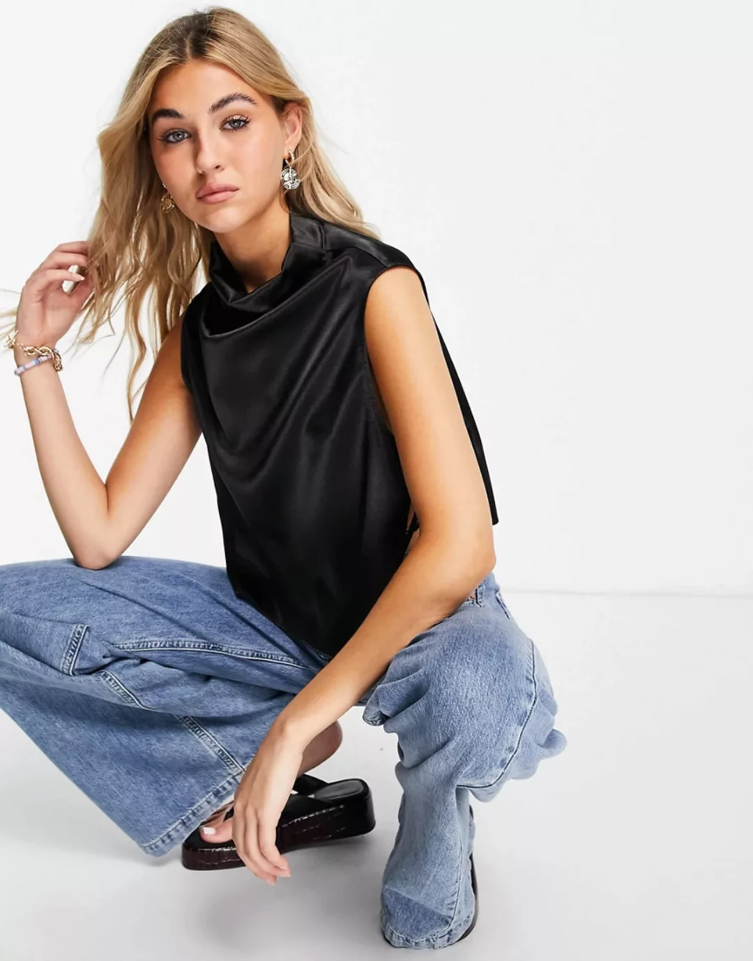 Topshop – Satinoberteil in Schwarz mit Wasserfallausschnitt und seitlicher günstig online kaufen