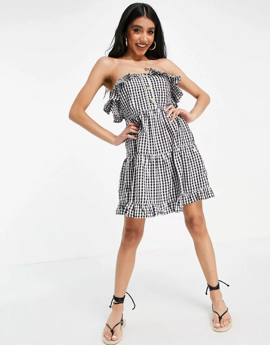 ASOS DESIGN – Trägerloses, gestuftes Mini-Sommerkleid mit Vichy-Karo in Sch günstig online kaufen