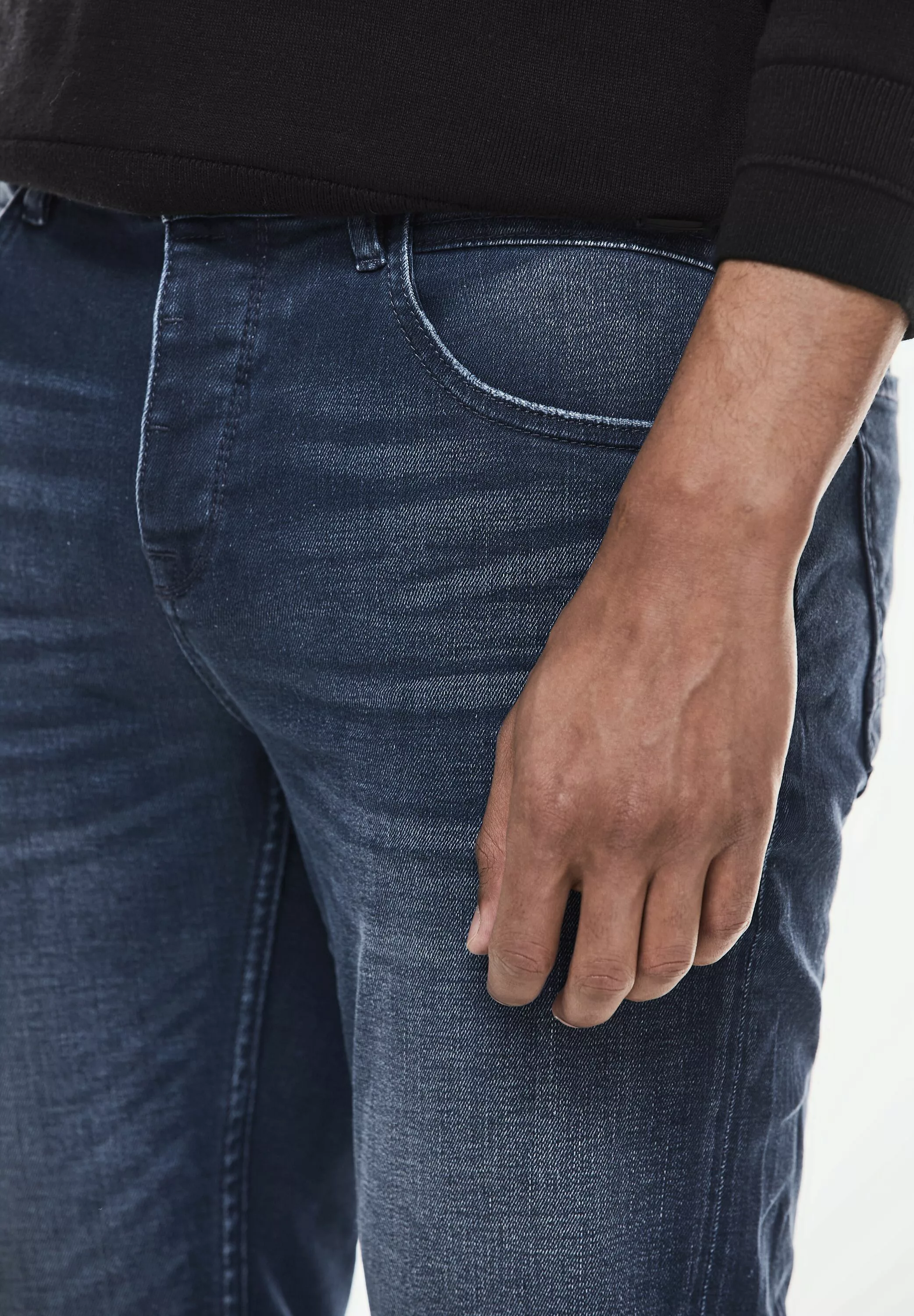 STREET ONE MEN Gerade Jeans, in dunkelblauer Waschung günstig online kaufen