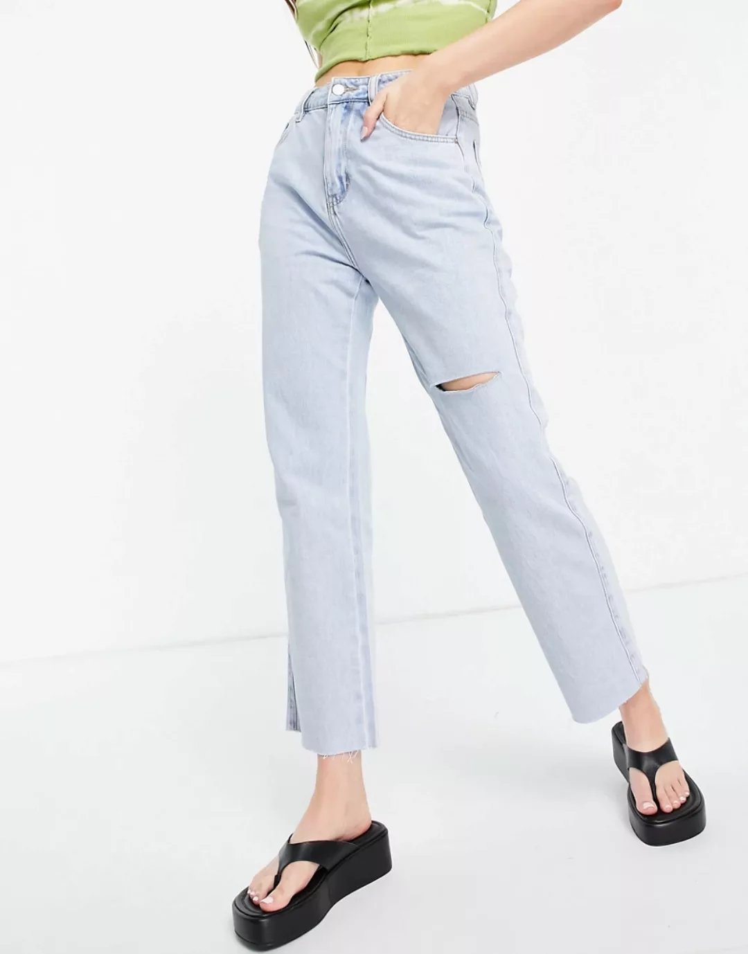 Urban Revivo – Jeans mit geradem Bein und Rissen in Blau günstig online kaufen