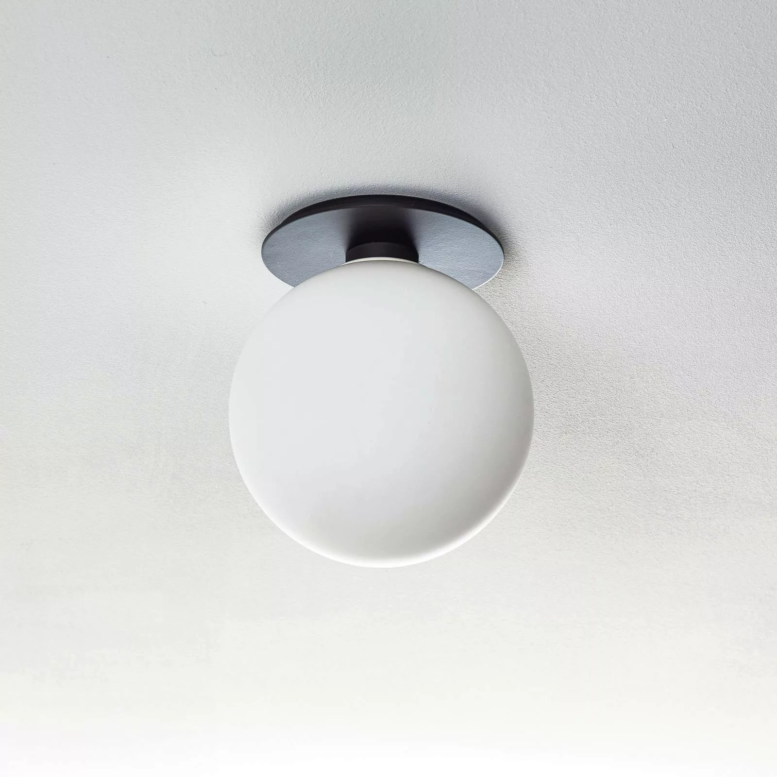 Audo TR Bulb LED-Deckenleuchte schwarz/opal matt günstig online kaufen