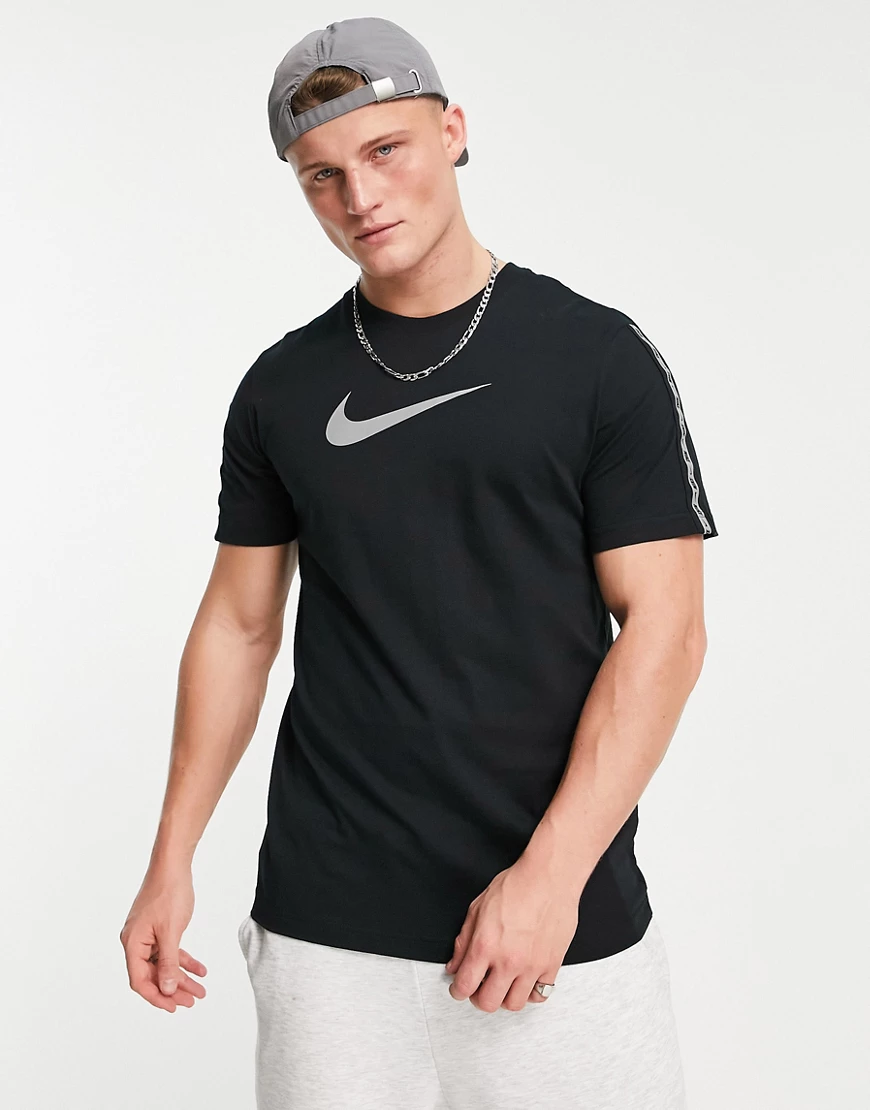 Nike – Repeat – T-Shirt in Schwarz mit Logoband günstig online kaufen