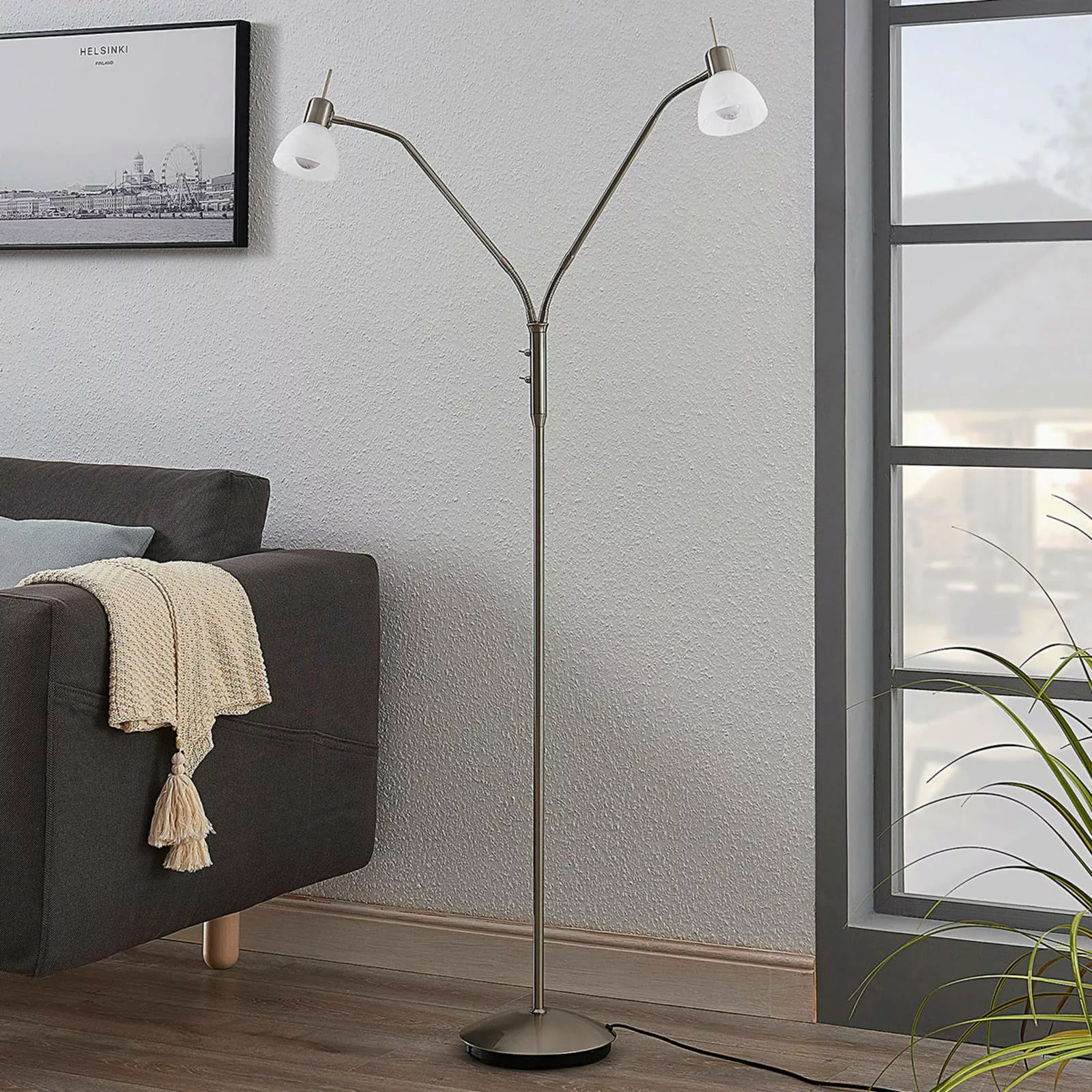 Lindby Stehlampe Gwendolin, 2-flg., 160cm, Glas, verstellbar günstig online kaufen