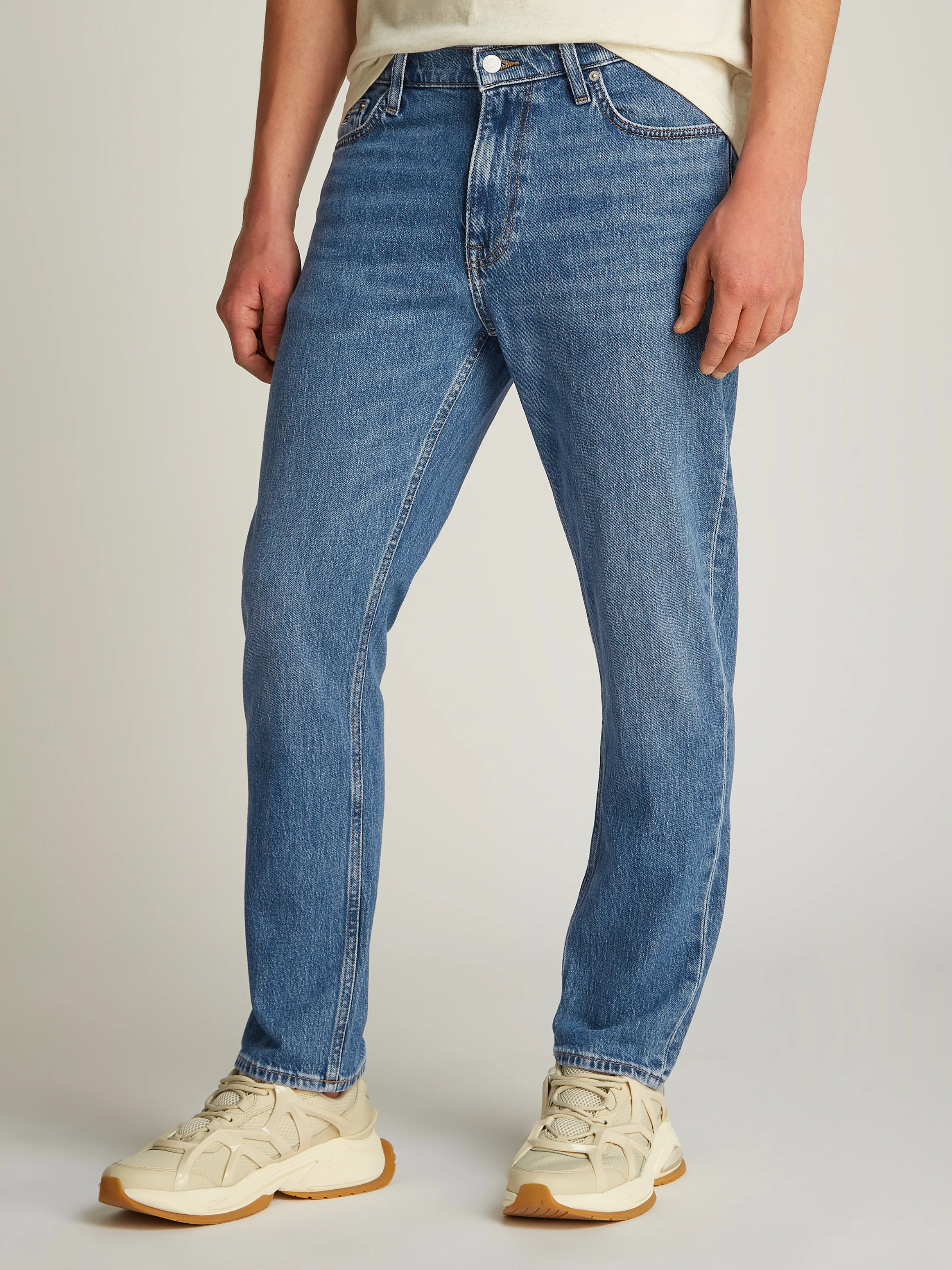 Tommy Jeans Regular-fit-Jeans "DAD JEAN RGLR TPRD", mit Logoprägung günstig online kaufen