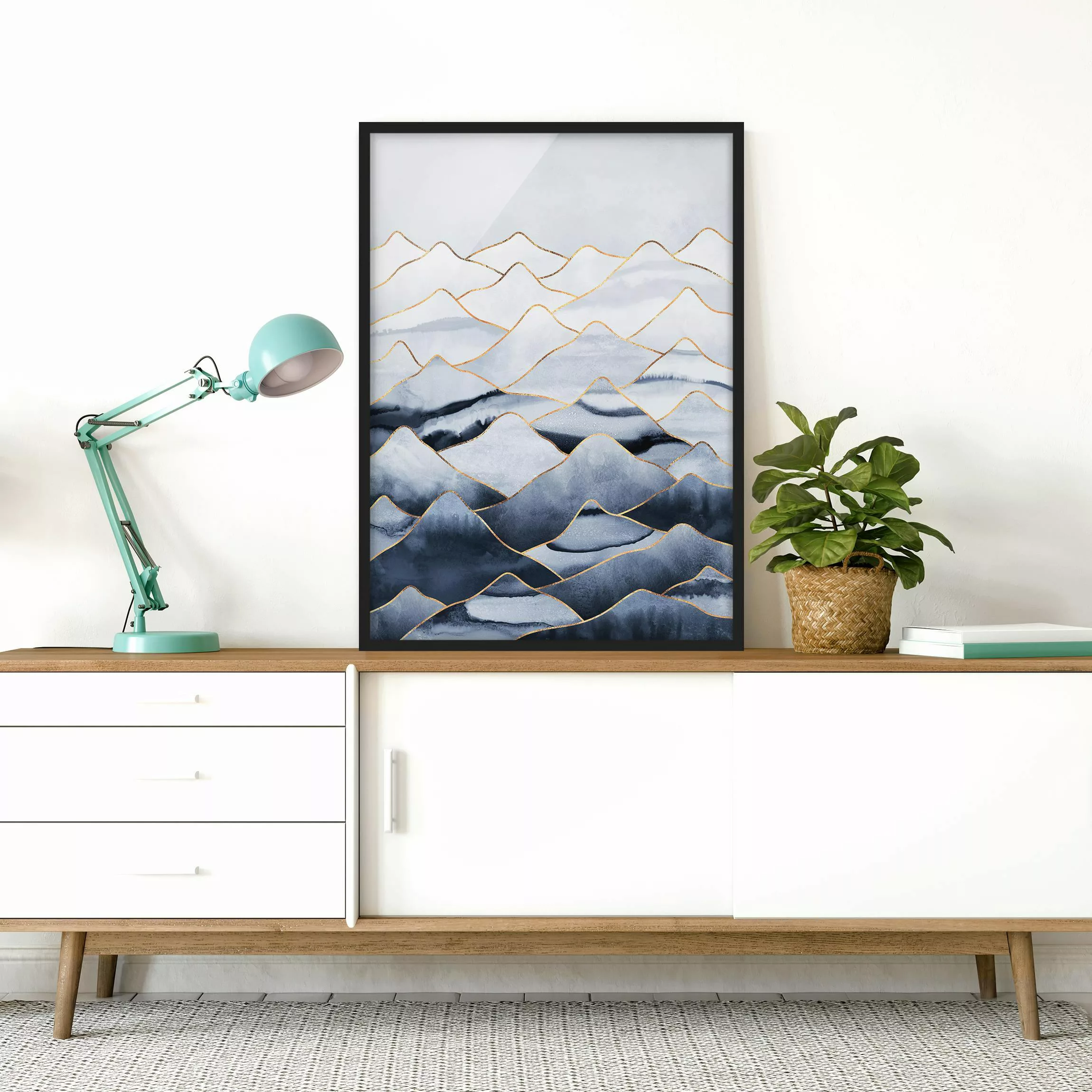 Bild mit Rahmen Abstrakt - Hochformat Aquarell Berge Weiß Gold günstig online kaufen
