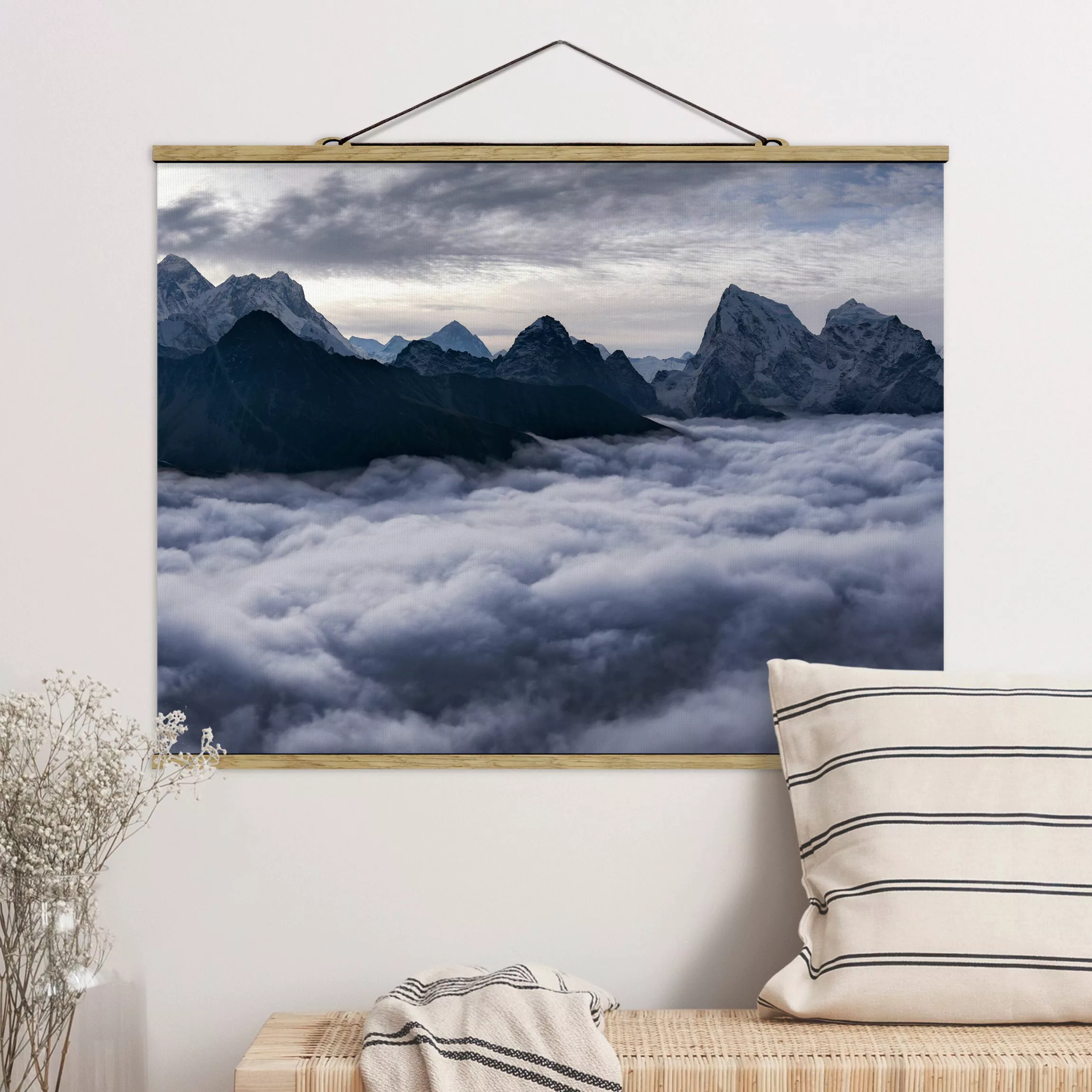 Stoffbild Berge mit Posterleisten - Querformat Wolkenmeer im Himalaya günstig online kaufen