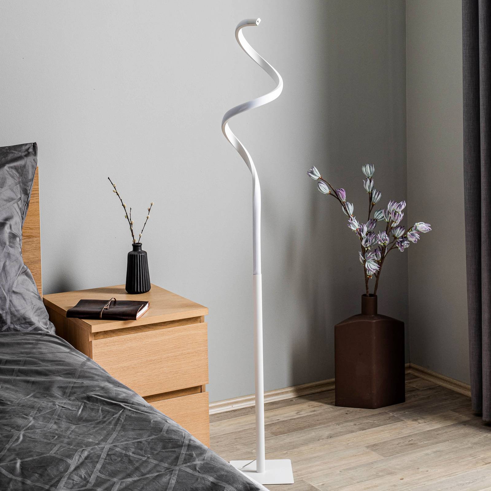 Lindby Kamia LED-Stehleuchte, weiß günstig online kaufen