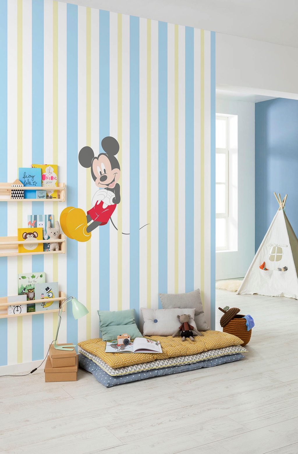 Komar Vliestapete »Digitaldruck Vlies - Mickey Relax - Größe 200 x 250 cm«, günstig online kaufen