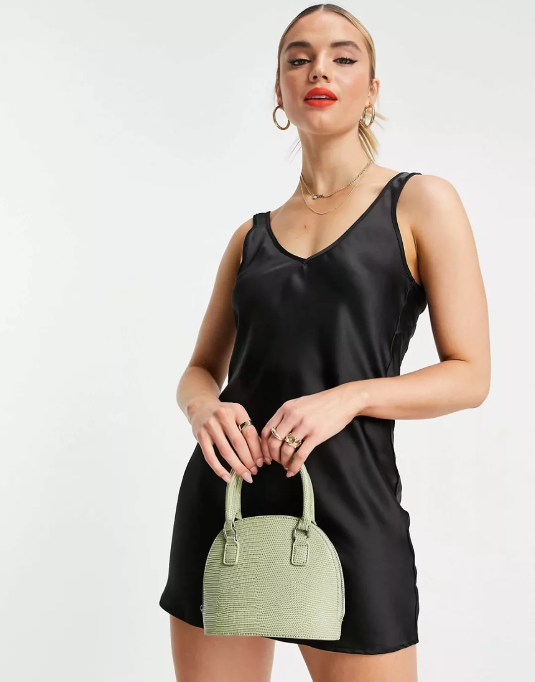 Flounce London – Mini-Trägerkleid aus Satin in Schwarz günstig online kaufen