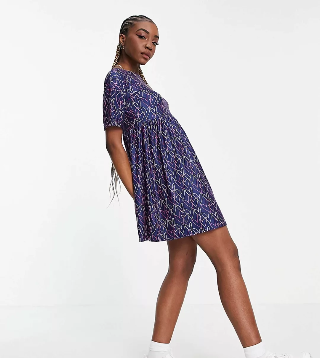 Urban Threads Tall – Mini-Hängerkleid mit Herzmuster-Mehrfarbig günstig online kaufen