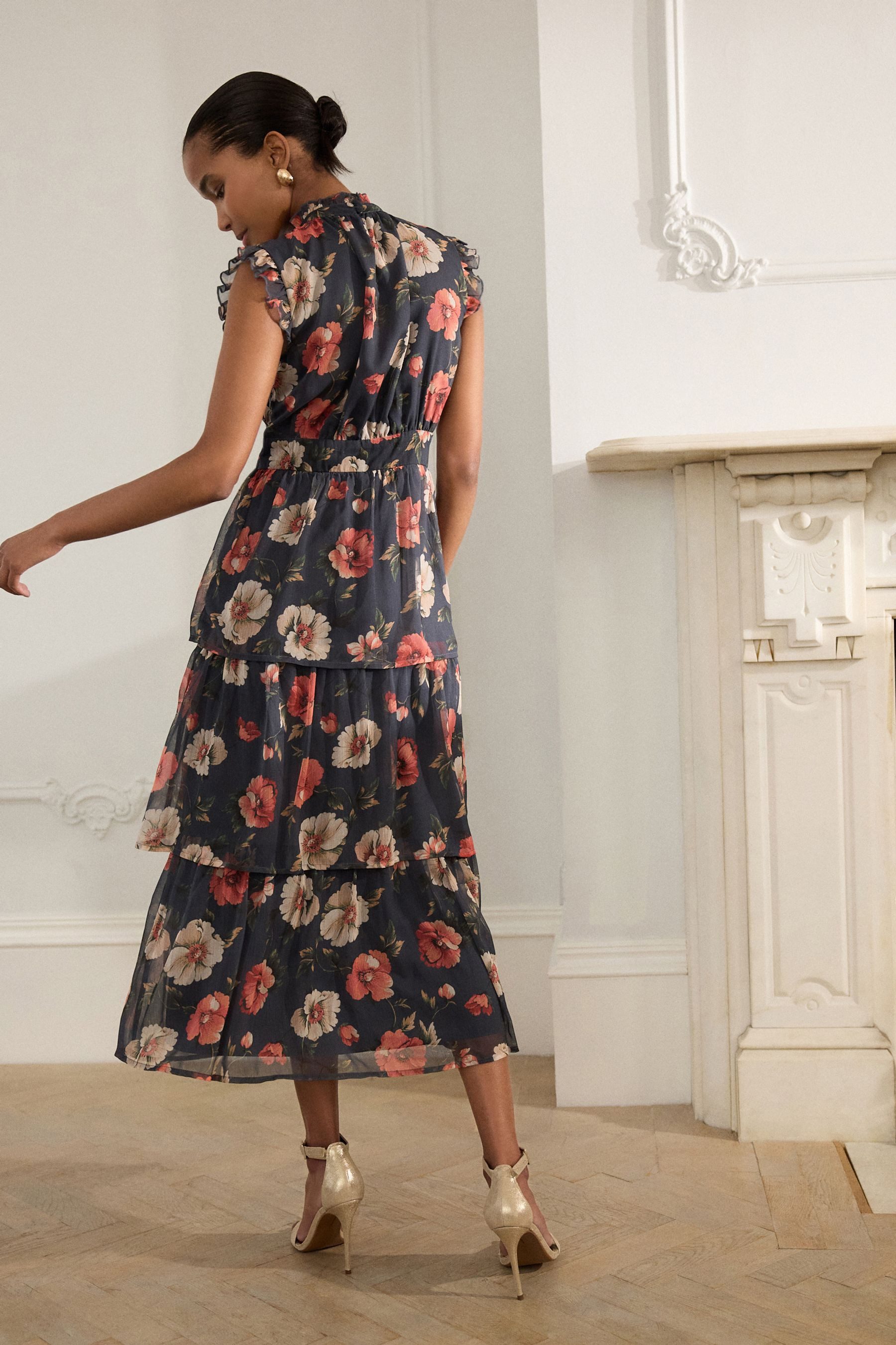 Next Maxikleid Hochgeschlossenes, gestufes Maxikleid, Kurzgröße günstig online kaufen