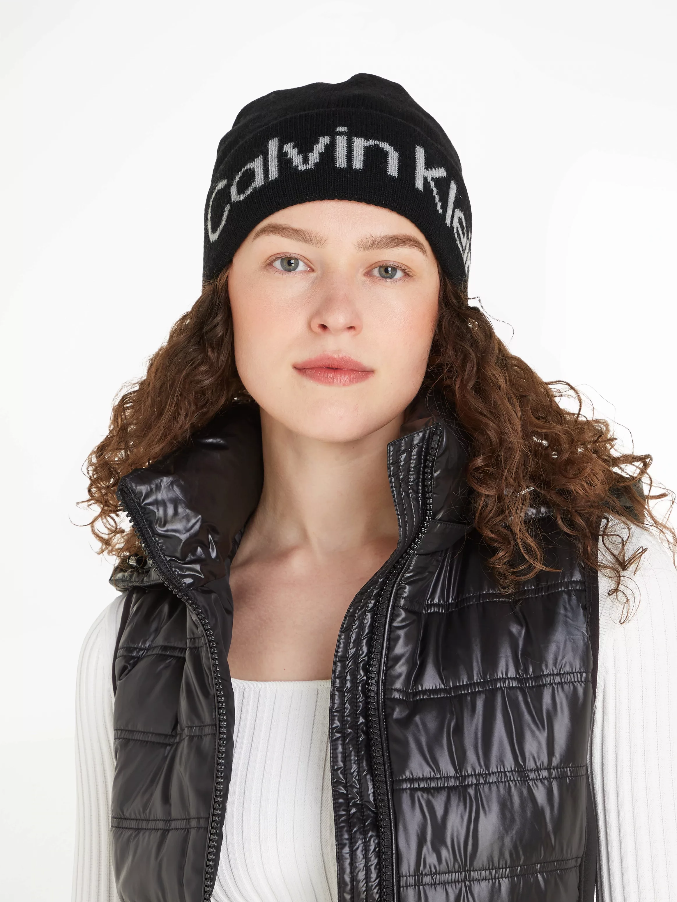Calvin Klein Beanie "LOGO REVERSO TONAL BEANIE", mit Logoschriftzug günstig online kaufen